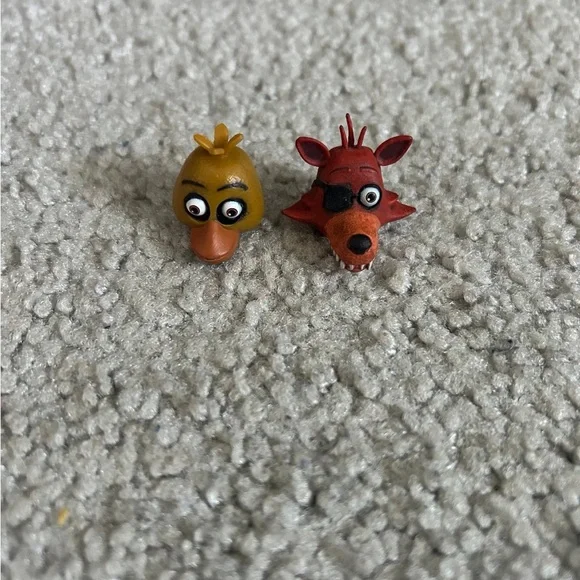 Five Nights at Freddy’s McFarlane Mini Figure Lot, including Withered Chica - Picture 5 of 5